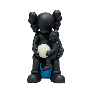KAWS - Boneco Holiday Thailand Vinyl "Preto" -NOVO-