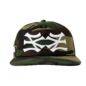 OMA DESIGN STUDIOS - Boné NY NY Side "Camo/Branco" -NOVO-