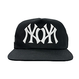 OMA DESIGN STUDIOS - Boné NY NY "Preto/Branco" -NOVO-