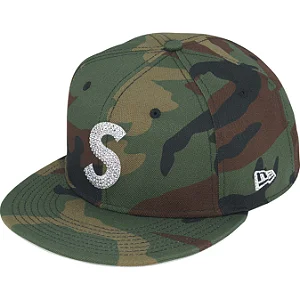 SUPREME x SWAROVSKI x NEW ERA - Boné S Logo 59Fifty Fitted "Woodland Camo" -NOVO-
