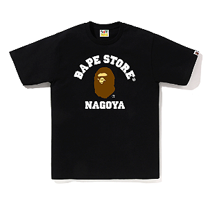BAPE - Camiseta Store Nagoya College "Preto" -NOVO-