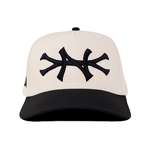 OMA DESIGN STUDIOS - Boné NY Curved Brim "Creme" -NOVO-