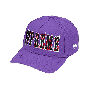 SUPREME X NEW ERA - Boné Gothic Outline Adjustable SS26 "Roxo" -NOVO-