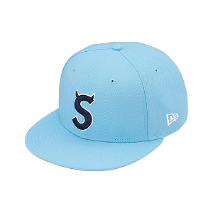 SUPREME X NEW ERA - Boné Devil S Logo 59Fifty "Azul Claro" -NOVO-