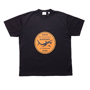 BURBERRY - Camiseta Shark Graphic "Preto" -NOVO-