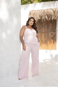Conjunto Top Assimétrico e Calça Cargo Rosa Quality Moda Plus Size Divas Primavera