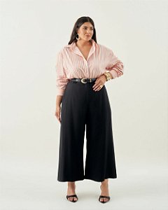 Calça Pantacourt Preta Quality Moda Plus Size Quebela Primavera