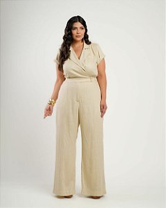 Macacão Alfaiataria Bege Quality Moda Plus Size Quebela Primavera