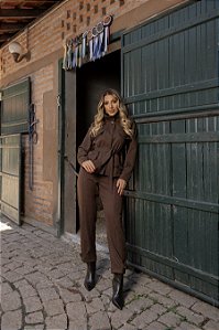 Conjunto Casaco com Calça e Martingales Café Quality Moda Plus Size dvs Outono Preview Equi dvs