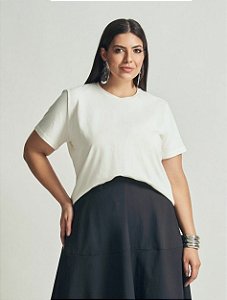 TShirt Basic Levemente Oversize Off White Quality Moda Plus Size Brit Preview qbl