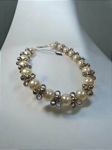 Colar Esferas Peroladas e Elementos Prateados