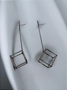 Brinco Cubo Alongado Rodio
