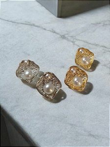 Brinco Martelado Com Pérolas Centrais