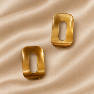 Brinco Retangular Dourado Vazado