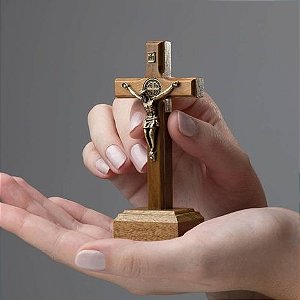 Crucifixo Mad Trad 9cm Mesa OV c/ São Bento