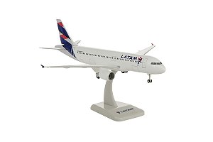 Avião Latam A320 1:200 Hogan - 20 anos! Loja on-line de miniaturas