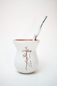 Kit Chimarrão - Cuia madeira branca com cruz e flores e Bomba Inox