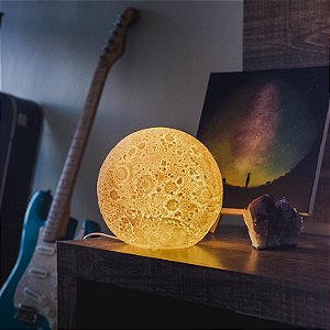 Luminária Lua de Mesa 22x24x23cm PVC Amarelo e Branco.