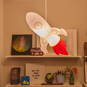 Pendente Foguete 21,5x24x52,5cm Polietileno Branco e Vermelho.