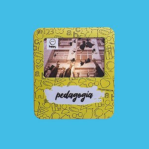 Luminária Porta Retrato Profissão Pedagogia 22,5x19,5x8cm Polietileno Amarelo, Preto e Branco.
