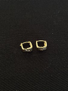 ARGOLA RETANGULAR PEQUENA BANHADA A OURO 18K