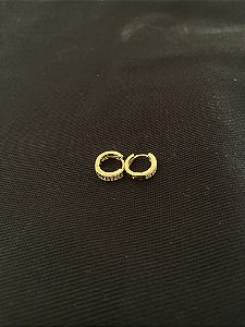 ARGOLA CRAVEJADA PEQUENA CRISTAL BANHADA A OURO 18K