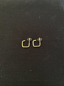 BRINCO FIO QUADRADO BANHADO A OURO 18K