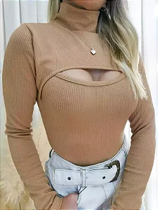 Body Feminino em Anarruga Manga Longa Recorte e Gola Clecia Ref. 921