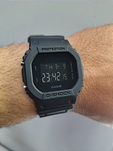 G-Shock DW-5600 Preto 48MM A Prova D'água