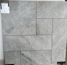 PISO 70X70 A RET PEDRA NOBRE SAFE STEP LE CX3,43 ROCHAPRIME