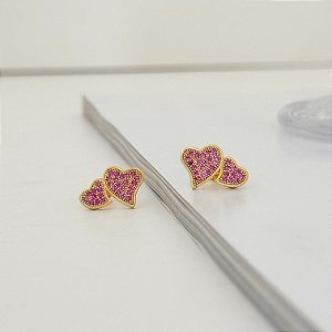 Brinco Dois Corações Cravejado com Zircônias Marsala
