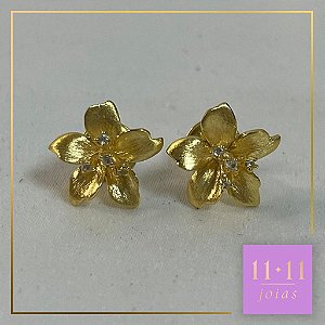 BRINCO FLOR PRATA 950 COM BANHO DE OURO