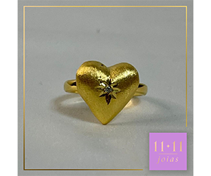 ANEL CORAÇÃO ACETINADO TOPÁZIO INCOLOR PRATA 950 COM BANHO DE OURO