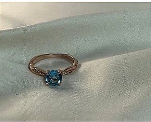 ANEL DE TOPÁZIO SWISS E INCOLORES CRAVADOS PRATA 950 COM BANHO DE OURO