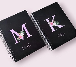 Agenda 2024 capa preta com inicial floral