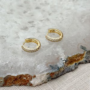 BRINCO ARGOLA 3 FILEIRAS DE PEDRAS GOLD 1,5CM