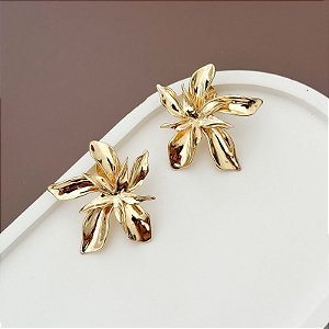 BRINCO FLOR GRANDE DOURADO