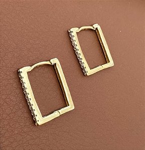 BRINCO ARGOLA PEQUENO RETANGULAR COM ZIRCÔNIAS