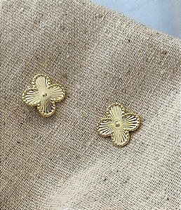 BRINCO TREVO GOLD TRABALHADO