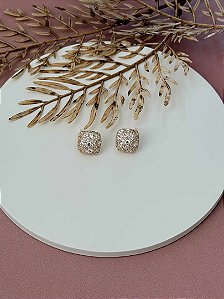 BRINCO QUADRADO CRAVEJADO GOLD