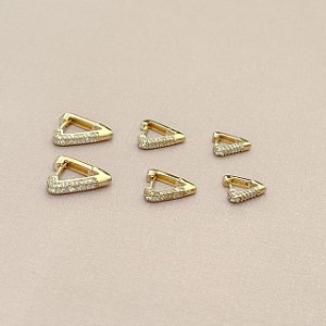 TRIO DE ARGOLAS FORMATO V ZIRCÔNIAS GOLD