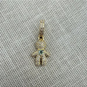PINGENTE MENINO CRAVEJADO GOLD AZUL AQUA - P