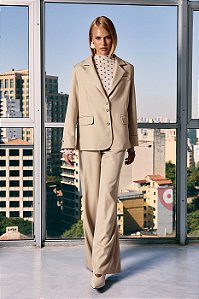 CONJ.BLAZER C/ DETALHE MANGA E BOTÃO METALICO C/ CALÇA RETA