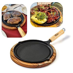 Chapa e Bifeteira em Ferro Fundido Com Suporte e Cabo de Madeira 29cm Ideal Para Restaurantes