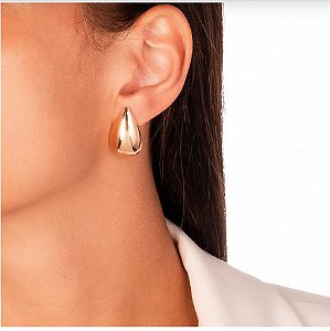 Brinco Gota Lisa Dourado Banho Ouro 18k