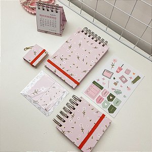 Kit Margaridas - Mini Calendário 2026/2027 , Marca Página, Adesivos, Popnotes, Chaveiro Post it e Bloco A6