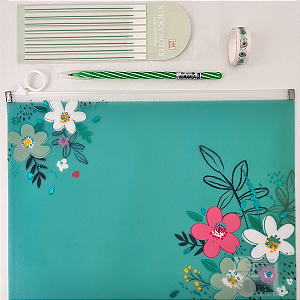 Kit Papelaria Verde Fresh – 1 Pasta A4 + 1 Marca Texto em Fita + 1 Caneta CIS + 1 Washi Tape