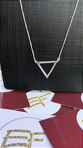 Colar Veneziana com Pingente Triangular Vazado.