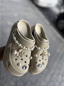 Crocs luxo pérolas
