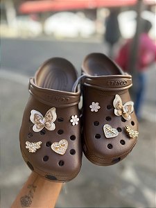 Crocs borboleta luxo